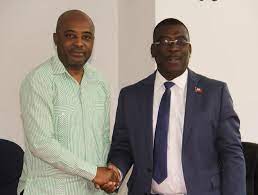 Ministre Nesmy Manigat et M. Dorminvil 